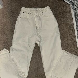 Abercrombie 90s ultra high rise straight white jeans w split hem